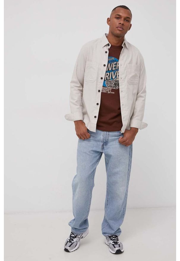 Premium by Jack&Jones Koszula męska kolor beżowy regular z kołnierzykiem klasycznym. Okazja: na co dzień. Typ kołnierza: kołnierzyk klasyczny. Kolor: beżowy. Materiał: materiał, bawełna, lyocell, tkanina, jedwab. Długość rękawa: długi rękaw. Długość: długie. Styl: klasyczny
