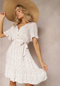 Renee - Biało-Różowa Rozkloszowana Sukienka Wiskozowa Mini w Kwiatowy Print z Falbanką Taelle. Kolor: biały. Materiał: wiskoza. Wzór: kwiaty, nadruk. Długość: mini