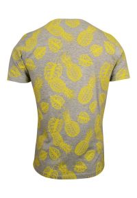 Szary T-Shirt (Koszulka) z Nadrukiem -Brave Soul- Męski, w Żółte Ananasy, Owoce, z Kieszonką. Okazja: na co dzień. Kolor: żółty, złoty, wielokolorowy. Materiał: bawełna, wiskoza. Wzór: nadruk. Styl: casual