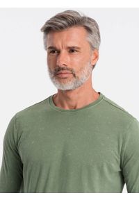 Ombre Clothing - Longsleeve męski bez nadruku - oliwkowy V2. Okazja: na co dzień. Kolor: oliwkowy. Materiał: bawełna. Długość rękawa: długi rękaw. Długość: długie. Styl: klasyczny, casual, rockowy