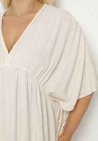 Born2be - Beżowa Wiskozowa Sukienka z Lnem o Nietoperzowym Kroju z Wiązaniem Tolureia. Okazja: na co dzień. Typ kołnierza: dekolt w serek. Kolor: beżowy. Materiał: len, wiskoza. Styl: casual, elegancki #7