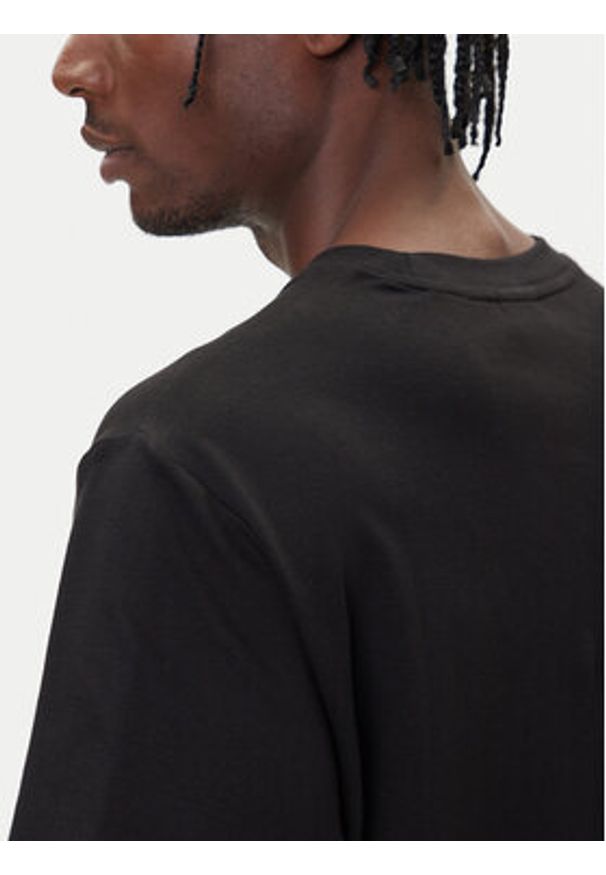 Calvin Klein T-Shirt LV04LC241G Czarny Regular Fit. Kolor: czarny. Materiał: bawełna