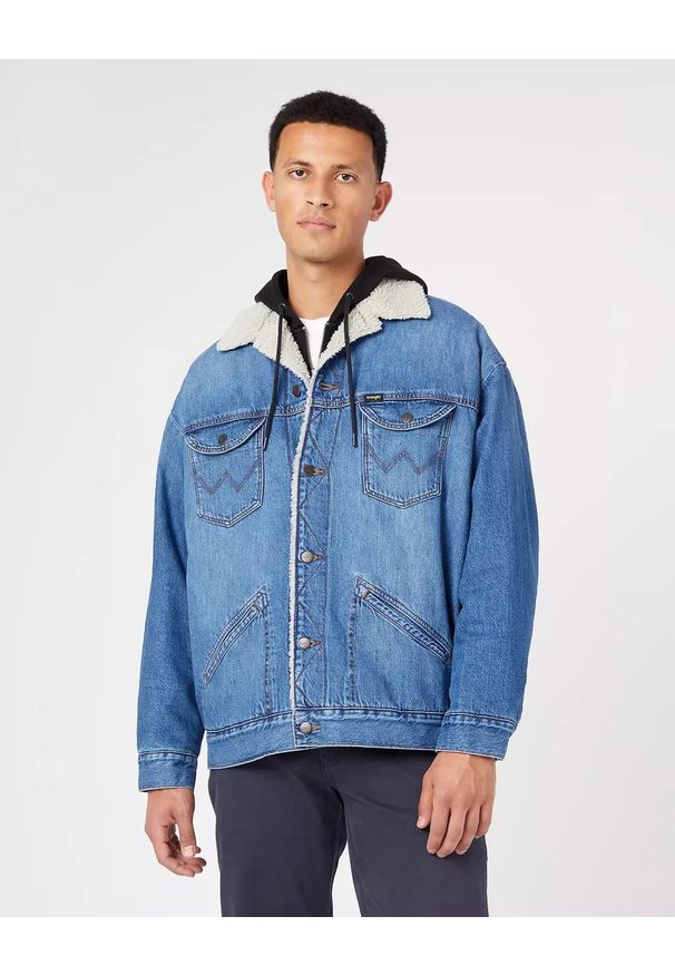 Wrangler - WRANGLER OVERSIZED SHERPA MĘSKA KURTKA JEANSOWA NEW FAVORITE W478LH21Y 112323627. Okazja: na co dzień. Materiał: jeans. Długość rękawa: długi rękaw. Długość: długie. Styl: elegancki, casual