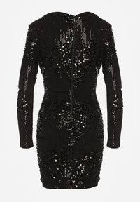 Born2be - Czarna Cekinowa Sukienka o Dopasowanym Kroju z Dekoltem V Lowedea. Okazja: na imprezę. Typ kołnierza: dekolt kopertowy. Kolor: czarny. Materiał: poliester. Typ sukienki: kopertowe. Styl: klasyczny #5
