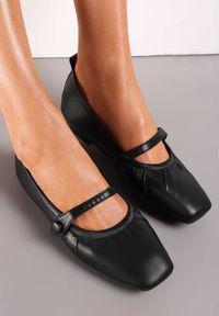 Renee - Czarne Balerinki na Płaskiej Podeszwie z Rzepem Estrisa. Okazja: na co dzień. Zapięcie: rzepy. Kolor: czarny. Obcas: na płaskiej podeszwie. Styl: casual #1