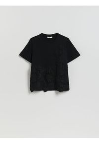 Reserved - T‑shirt z koronkową aplikacją - czarny. Kolor: czarny. Materiał: koronka. Wzór: aplikacja #1