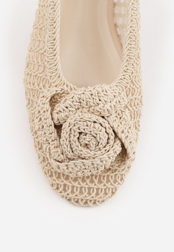 Born2be - Beżowe Plecione Balerinki Vices z Aplikacją i Wiązaniem Erlemia. Okazja: na co dzień. Kolor: beżowy. Wzór: aplikacja. Styl: elegancki, klasyczny, casual