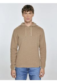 Big-Star - Sweter męski z kapturem beżowy Hoodsy 805. Typ kołnierza: kaptur. Kolor: beżowy. Materiał: jeans. Styl: klasyczny