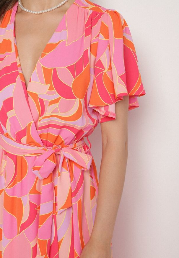 Born2be - Czerwona Sukienka o Kopertowym Kroju z Wiązanym Paskiem Zareonna. Okazja: na co dzień. Typ kołnierza: dekolt w kształcie V. Kolor: czerwony. Typ sukienki: kopertowe. Styl: casual, elegancki