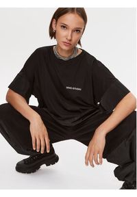 MMC STUDIO - MMC Studio T-Shirt 5 Czarny Relaxed Fit. Kolor: czarny. Materiał: bawełna
