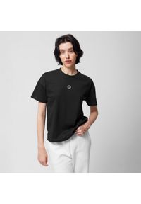 outhorn - T-shirt o kroju boxy z nadrukiem damski - czarny. Kolor: czarny. Materiał: dzianina, materiał, bawełna. Wzór: nadruk