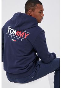 Tommy Jeans - Bluza bawełniana. Okazja: na co dzień. Typ kołnierza: kaptur. Kolor: niebieski. Materiał: bawełna. Wzór: gładki. Styl: casual #5