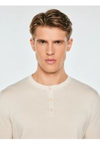 Big-Star - sweter męski bawełniany perłowy finos 103. Kolor: kremowy. Materiał: bawełna. Wzór: aplikacja. Styl: klasyczny #5