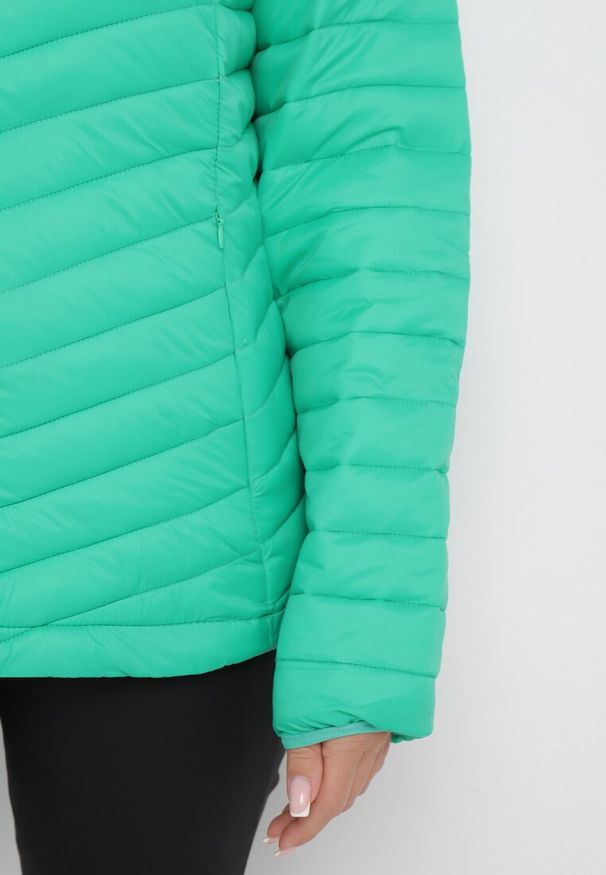 Born2be - Zielona Pikowana Kurtka z Odpinanym Kapturem Ebinia. Kolor: zielony