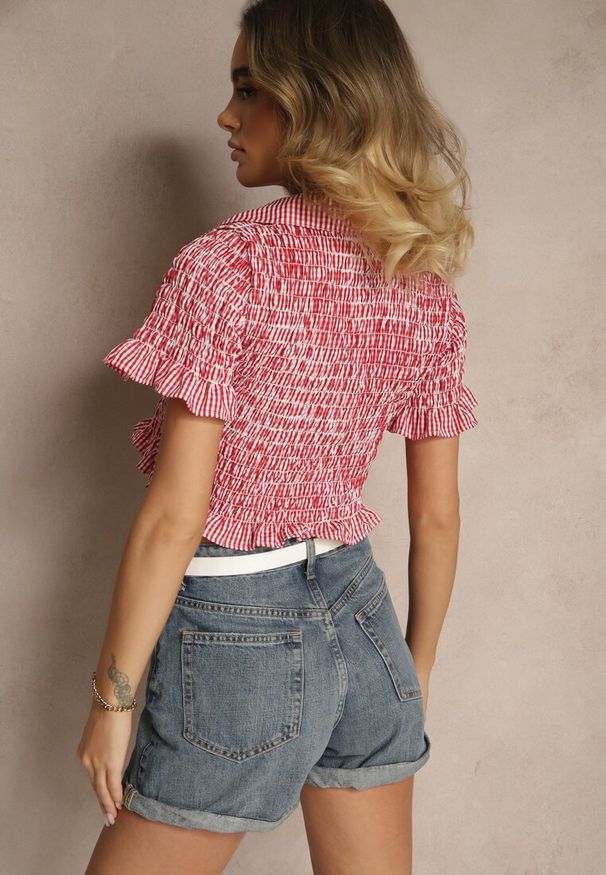 Renee - Czerwona Krótka Koszula Elastyczna o Dopasowanym Kroju w Kratkę Vichy Vilzeri. Okazja: na co dzień. Typ kołnierza: kołnierzyk klasyczny. Kolor: czerwony. Materiał: jeans, materiał. Długość: krótkie. Wzór: kratka. Styl: casual, klasyczny, elegancki