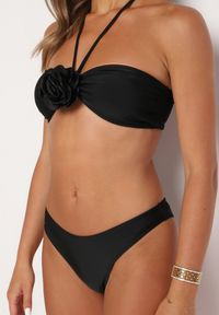 Born2be - Czarne Bikini Góra z Paskami na Szyję i Kwiatami 3D z Dodatkową Spódniczką Renzi. Kolor: czarny. Wzór: kwiaty #6