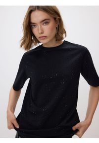 Reserved - T-shirt ze strasem - czarny. Kolor: czarny. Materiał: bawełna