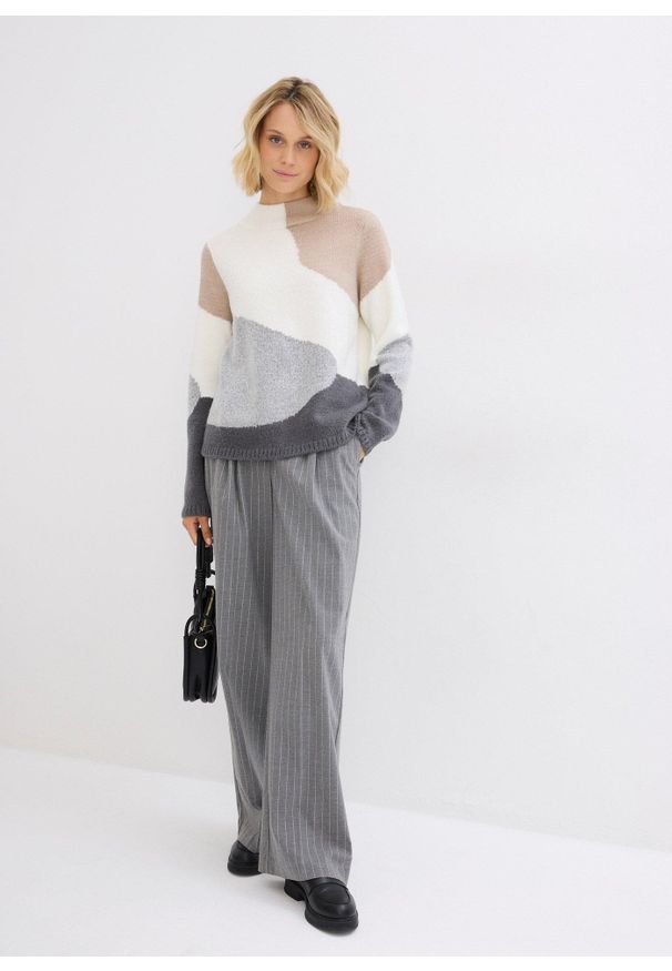 bonprix - Sweter. Typ kołnierza: kołnierzyk stójkowy. Kolor: szary