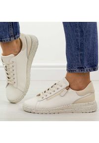 Beżowe skórzane półbuty damskie Jezzi 138. Okazja: na co dzień. Zapięcie: sznurówki. Kolor: beżowy. Materiał: skóra. Szerokość cholewki: normalna. Sezon: wiosna, jesień, lato. Styl: casual, elegancki, klasyczny #1