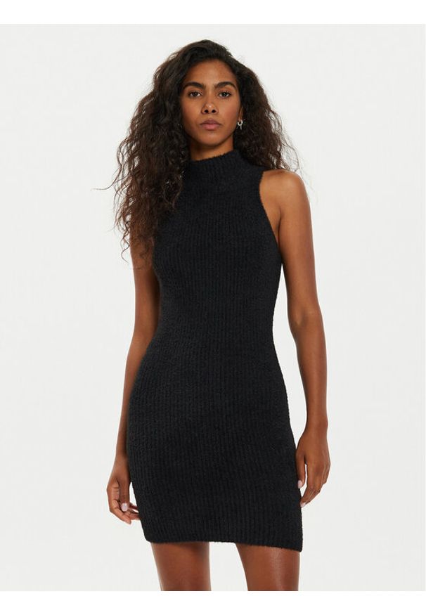 Guess Sukienka codzienna W4BK72 Z3BJ0 Czarny Regular Fit. Okazja: na co dzień. Kolor: czarny. Materiał: syntetyk. Typ sukienki: proste. Styl: casual