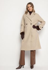 Born2be - Beżowy Dwurzędowy Płaszcz Oversize z Wełny i Wiskozy w Eleganckim Stylu Tiliavia. Okazja: na co dzień. Typ kołnierza: golf. Kolor: beżowy. Materiał: wełna, wiskoza. Wzór: aplikacja. Styl: elegancki
