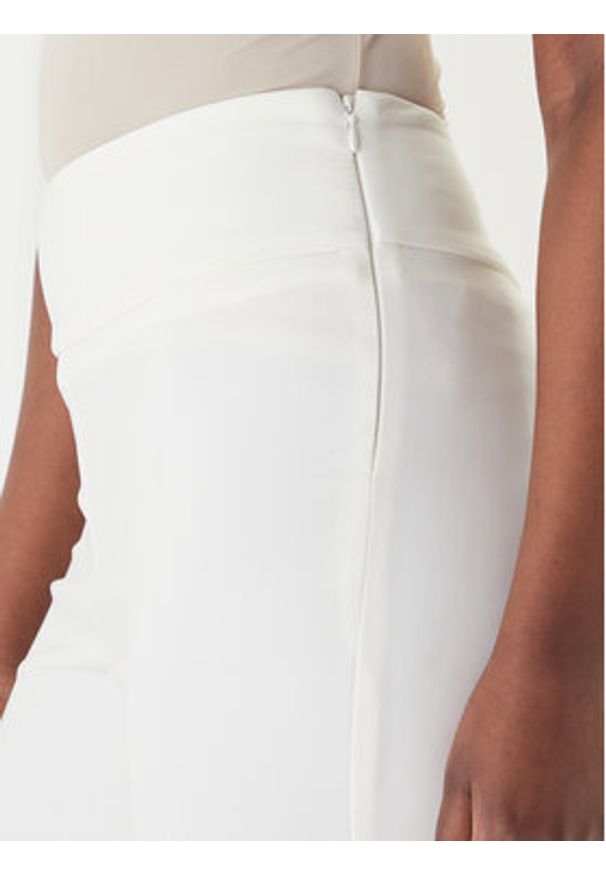 Rinascimento Spodnie materiałowe CFC0127876003 Biały Slim Fit. Kolor: biały. Materiał: syntetyk