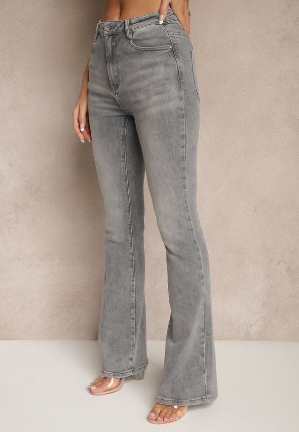 Renee - Szare Jeansy High Waist o Kroju Flare Talasena. Okazja: na co dzień. Stan: podwyższony. Kolor: szary. Styl: elegancki, casual