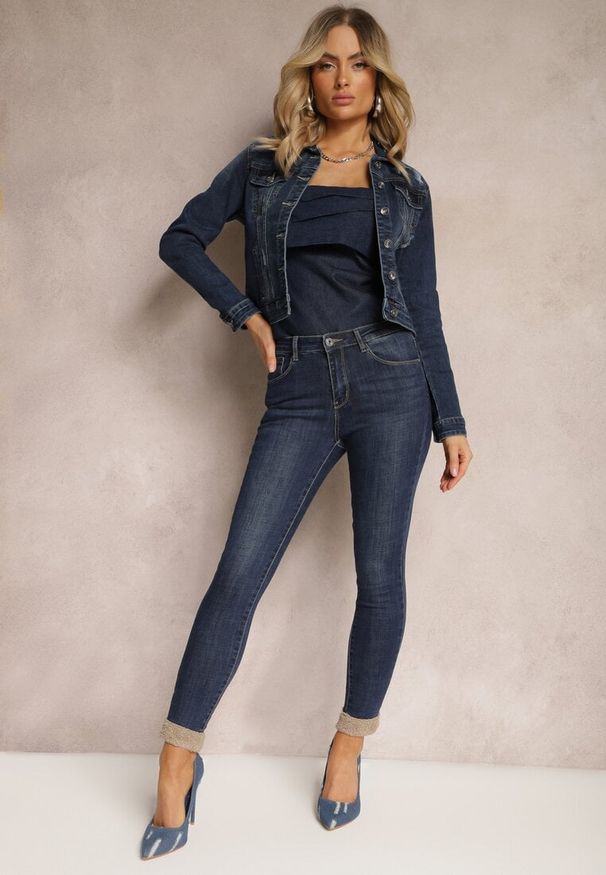 Renee - Granatowe Skinny Jeansy ze Sztucznym Futerkiem przy Kostkach Pelle. Kolor: niebieski. Styl: elegancki