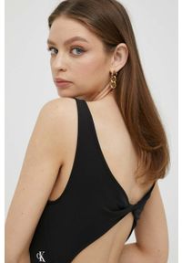 Calvin Klein Jeans sukienka kolor czarny midi dopasowana. Kolor: czarny. Materiał: dzianina. Typ sukienki: dopasowane. Długość: midi #3