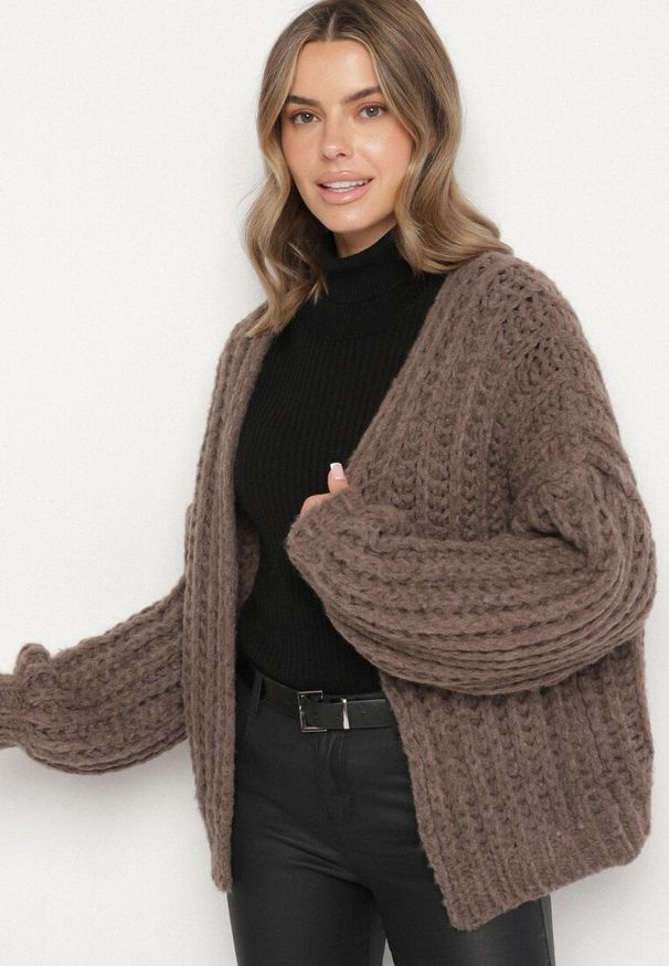 Born2be - Brązowy Niezapinany Kardigan Oversize z Domieszką Wełny i Wiskozy Tianavia. Okazja: na co dzień. Kolor: brązowy. Materiał: wiskoza, wełna. Długość: długie. Styl: casual