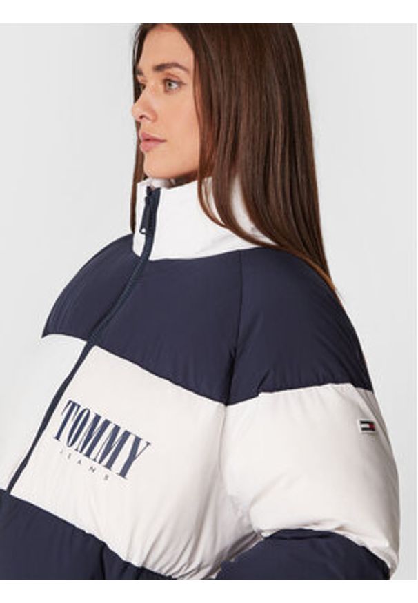 Tommy Jeans Kurtka puchowa Fashion DW0DW14306 Granatowy Oversize. Kolor: niebieski. Materiał: syntetyk