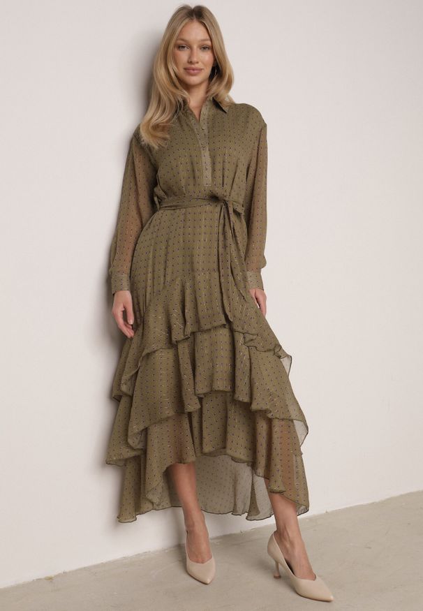 Born2be - Zielona Koszulowa Sukienka z Dłuższym Tyłem i Falbanami Savandra. Okazja: na co dzień. Kolor: zielony. Materiał: poliester. Typ sukienki: koszulowe. Styl: casual