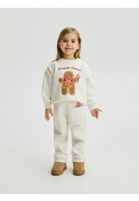 Reserved - Spodnie ze świąteczną aplikacją - złamana biel. Materiał: dzianina, bawełna, dresówka. Wzór: aplikacja. Styl: wizytowy
