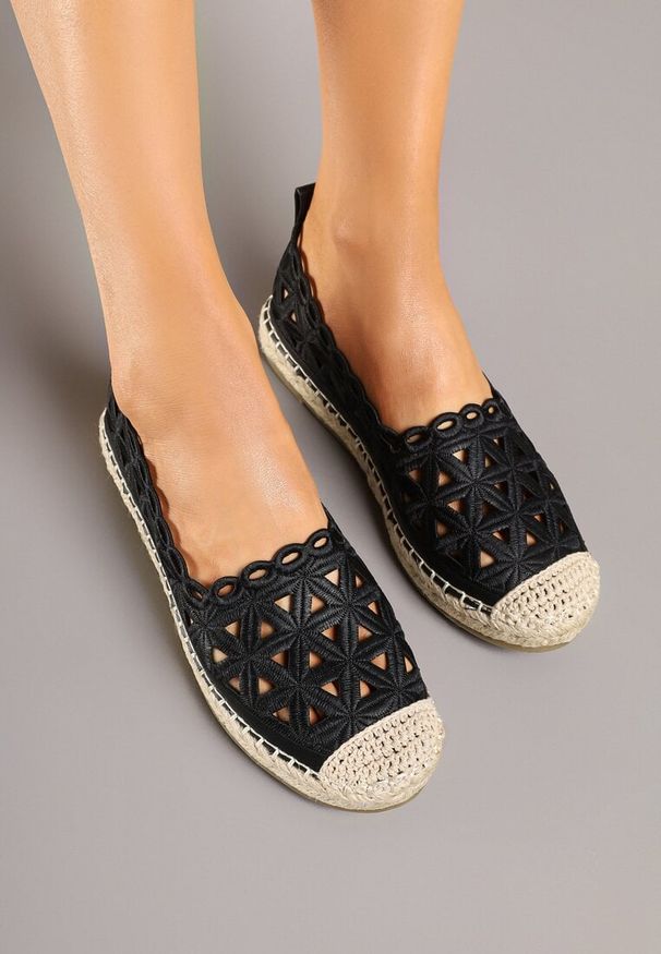 Renee - Czarne Ażurowe Espadryle Ozdobione Plecionką Meranovia. Okazja: na co dzień. Kolor: czarny. Wzór: aplikacja, ażurowy. Sezon: lato. Styl: casual