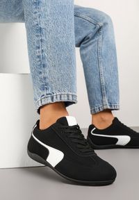 Renee - Czarne Sneakersy Typu Klasyczne Tenisówki Zelritia. Okazja: na spotkanie biznesowe, na co dzień. Kolor: czarny. Materiał: jeans. Szerokość cholewki: normalna. Wzór: aplikacja