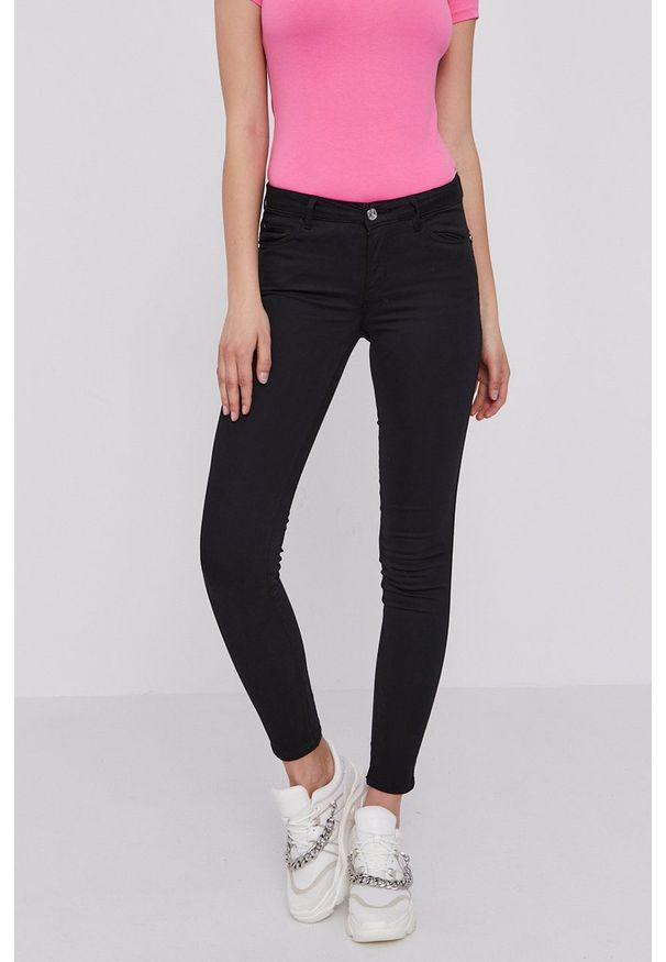 Guess Spodnie damskie kolor czarny dopasowane medium waist. Kolor: czarny. Materiał: materiał