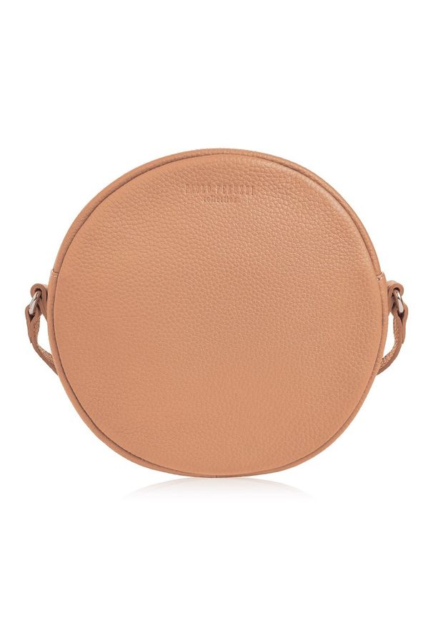 Skórzana listonoszka okrągła PAOLO PERUZZI IN-63-CG koniakowa. Sezon: zima, jesień, wiosna, lato. Materiał: skórzane. Styl: elegancki. Rodzaj torebki: na ramię