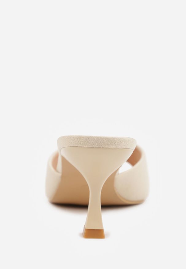 Born2be - Beżowe Klapki na Kaczuszce z Otwartym Noskiem Xenlyn. Okazja: na co dzień. Nosek buta: otwarty. Kolor: beżowy. Materiał: jeans. Obcas: na szpilce. Styl: casual, elegancki. Wysokość obcasa: średni