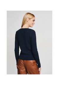 Ochnik - Granatowy sweter dekolt V damski. Kolor: niebieski. Materiał: bawełna. Długość: długie. Wzór: ze splotem. Sezon: zima #3