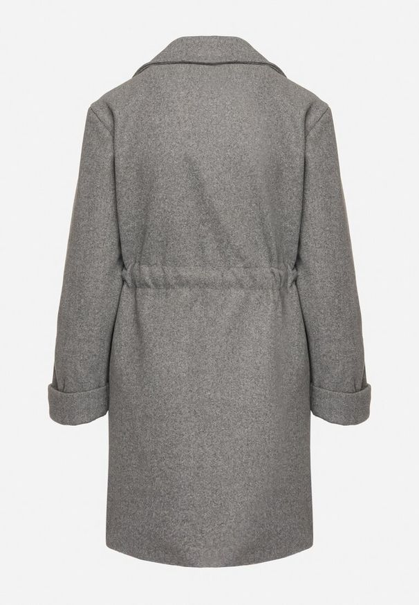 Born2be - Ciemnoszary Płaszcz o Szlafrokowym Kroju z Marszczeniem w Talii i Wiązanym Paskiem Sartissa. Okazja: na co dzień. Kolor: szary. Materiał: jeans. Długość rękawa: długi rękaw. Długość: długie. Styl: elegancki, casual, klasyczny