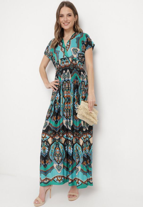 Born2be - Zielona Sukienka Maxi w Stylu Boho z Elastycznej Wiskozy Arnevia. Okazja: na co dzień. Kolor: zielony. Materiał: wiskoza. Typ sukienki: proste. Styl: boho. Długość: maxi