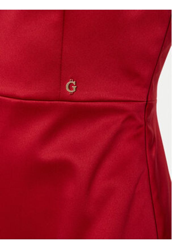 Guess Sukienka koktajlowa W5RK42 WH0M2 Czerwony Slim Fit. Kolor: czerwony. Materiał: syntetyk. Styl: wizytowy