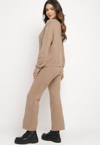 Born2be - Ciemnobeżowy Komplet z Wełną i Bawełną Sweter ze Splotem i Szerokie Spodnie Reinettia. Kolor: beżowy. Materiał: wełna, bawełna. Wzór: ze splotem #5