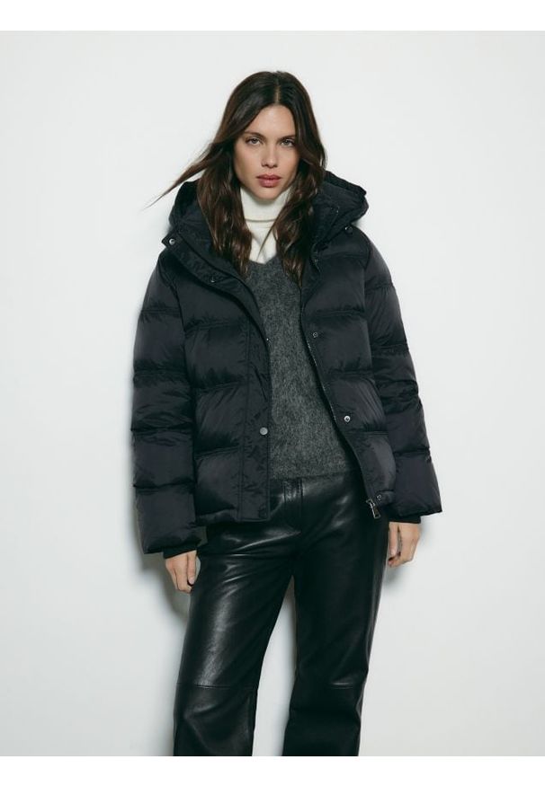 Reserved - Pikowana kurtka z puchem - czarny. Kolor: czarny. Materiał: puch