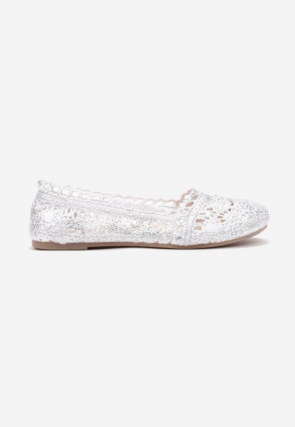 Renee - Srebrne Balerinki Yaza. Kolor: srebrny. Materiał: materiał, koronka. Wzór: ażurowy. Obcas: na płaskiej podeszwie. Styl: boho