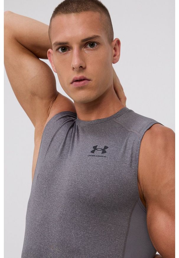 Under Armour - T-shirt. Kolor: szary. Materiał: dzianina. Wzór: nadruk