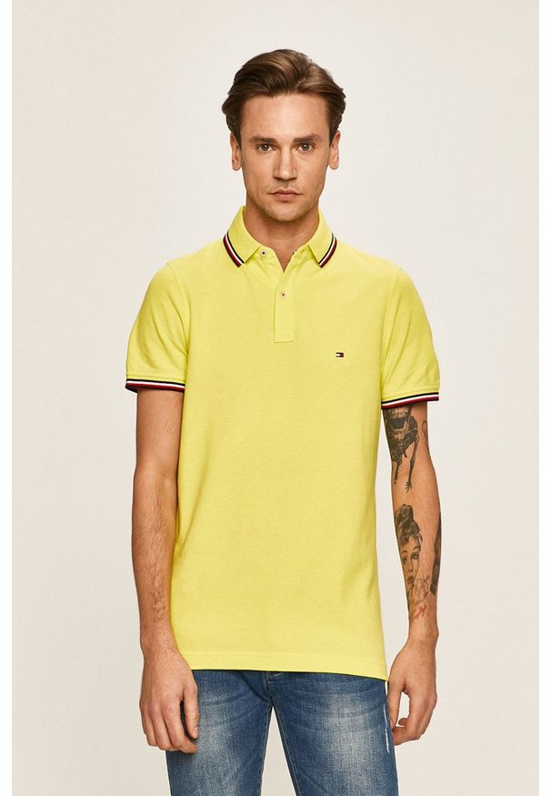 TOMMY HILFIGER - Tommy Hilfiger - Polo. Typ kołnierza: polo. Kolor: żółty. Materiał: dzianina. Długość: krótkie