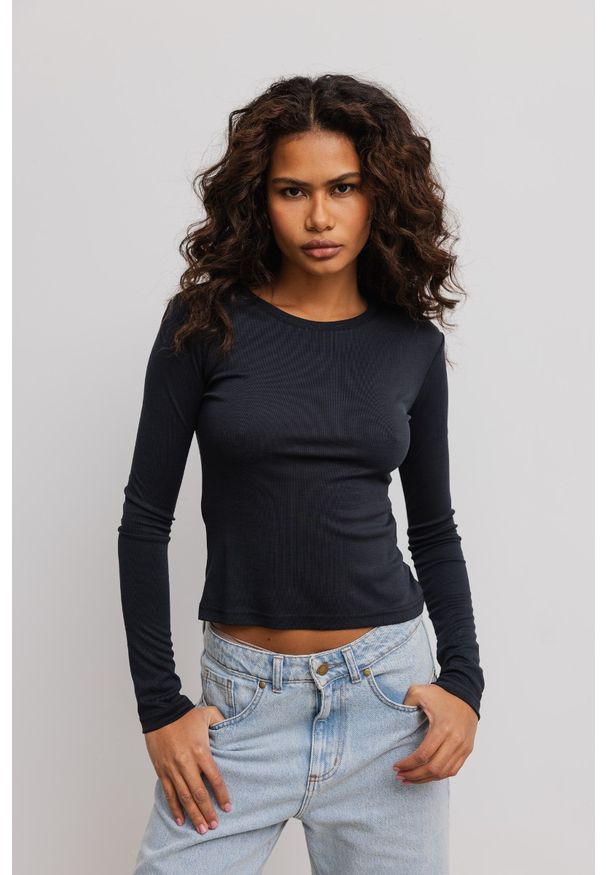 Marsala - Dopasowany top z długim rękawem w kolorze WASHED BLACK- PRETO-XS. Materiał: skóra, włókno, dzianina, wiskoza, bawełna, materiał, poliester. Długość rękawa: długi rękaw. Długość: długie