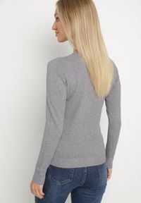 Born2be - Szary Sweter z Wiskozą i Dekoltem w Serek Olisela. Okazja: na co dzień. Typ kołnierza: dekolt w serek. Kolor: szary. Materiał: wiskoza. Styl: casual, elegancki #5