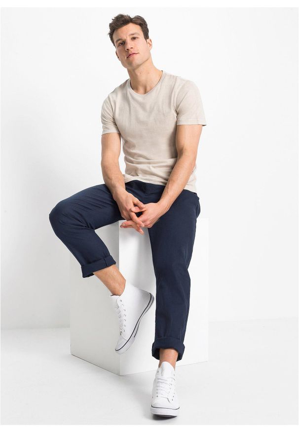 bonprix - Spodnie z gumką w talii z przewiewnej mieszanki lnu, straight. Kolor: niebieski. Materiał: materiał, len. Sezon: lato